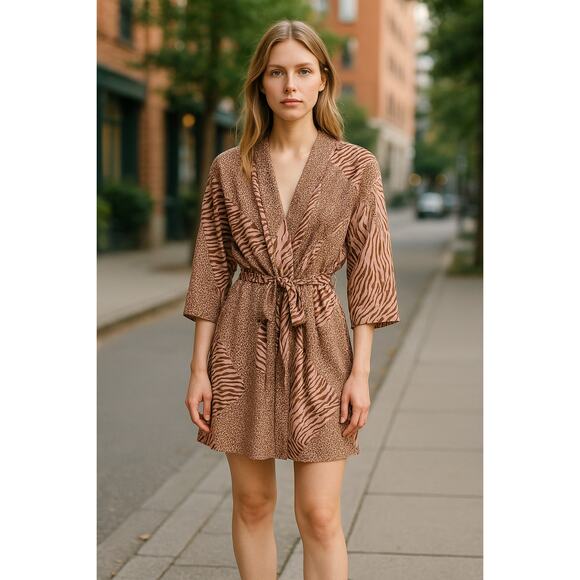 Vintage Natori Robe Size L Silky Satin Animal Print Private Luxuries Sleepwear - Picture 1 of 6